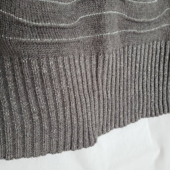 Woman Style and Co Grey Striped Sparkle Short Sleeve Top Blouse Size M - Picture 6 of 8